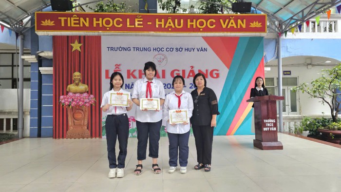 Vinh danh  học sinh có thành tích xuất sắc trong cuộc thi đại sứ văn hóa đọc cấp quận năm 2024