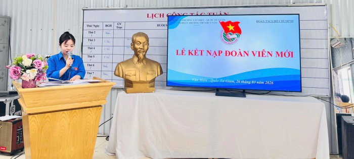 Trường THCS Huy Văn kết nạp đoàn viên mới đợt I năm học 2025–2026.