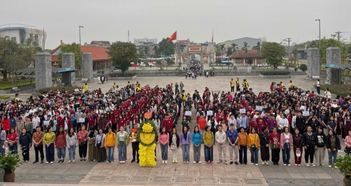 Ngày 19/11/2016 Trường THCS Huy Văn tổ chức tham quan cho học sinh