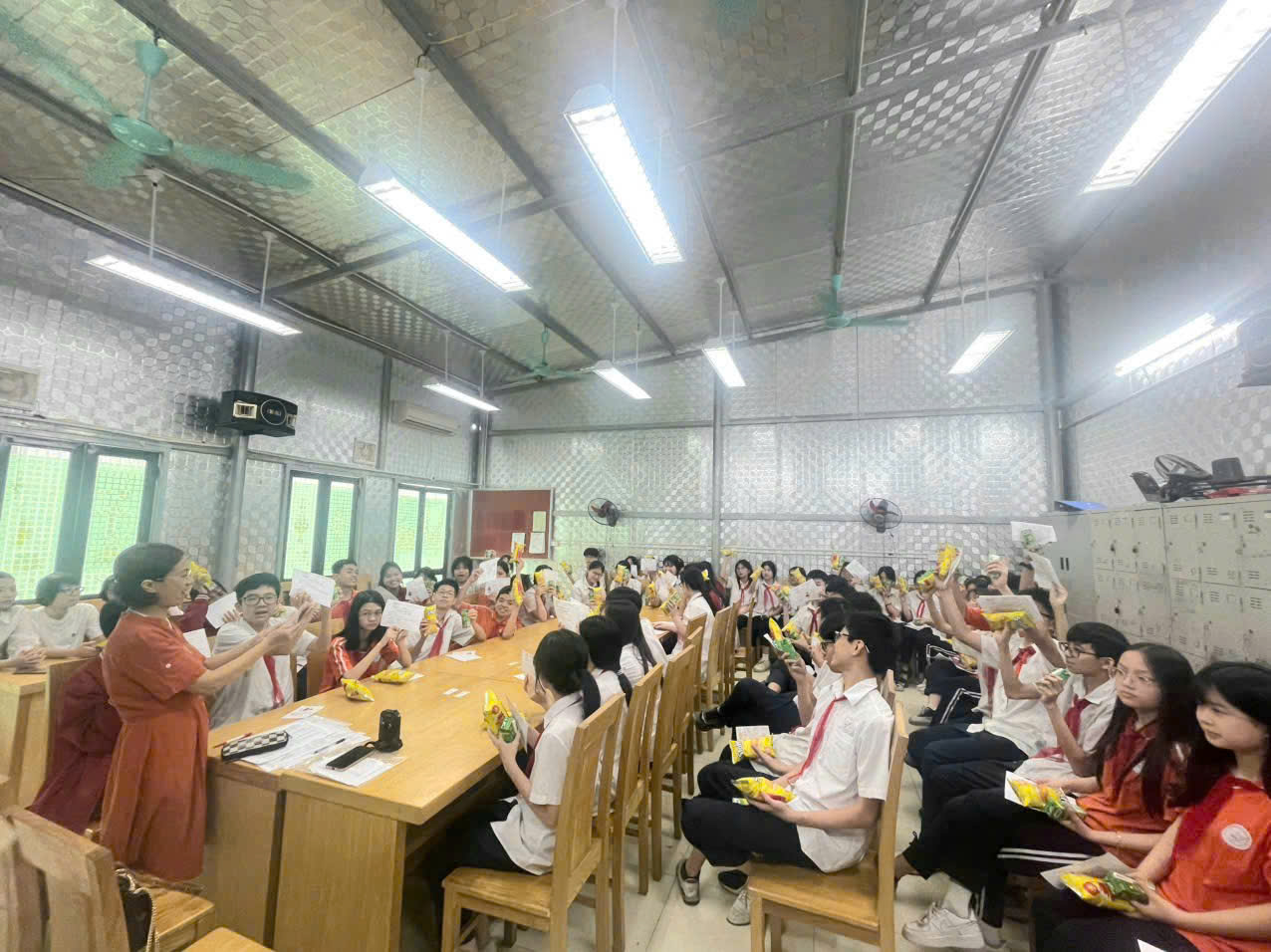 Gặp mặt thầy cô và các em trong đội tuyển Olympic