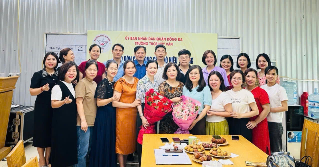 Chào mừng hai đồng chí Phó Hiệu trưởng: Lê Thị Kim Yến và Bùi Hồng Thắm