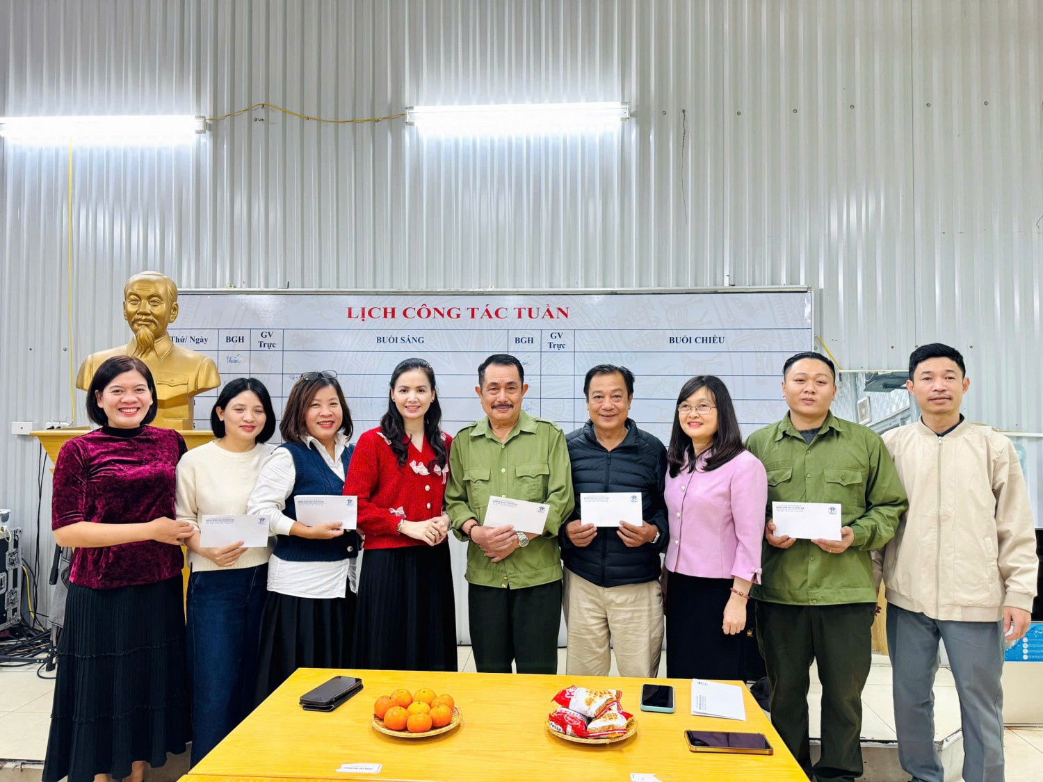 TRƯỜNG THCS HUY VĂN CHÚC MỪNG NGÀY 22-12