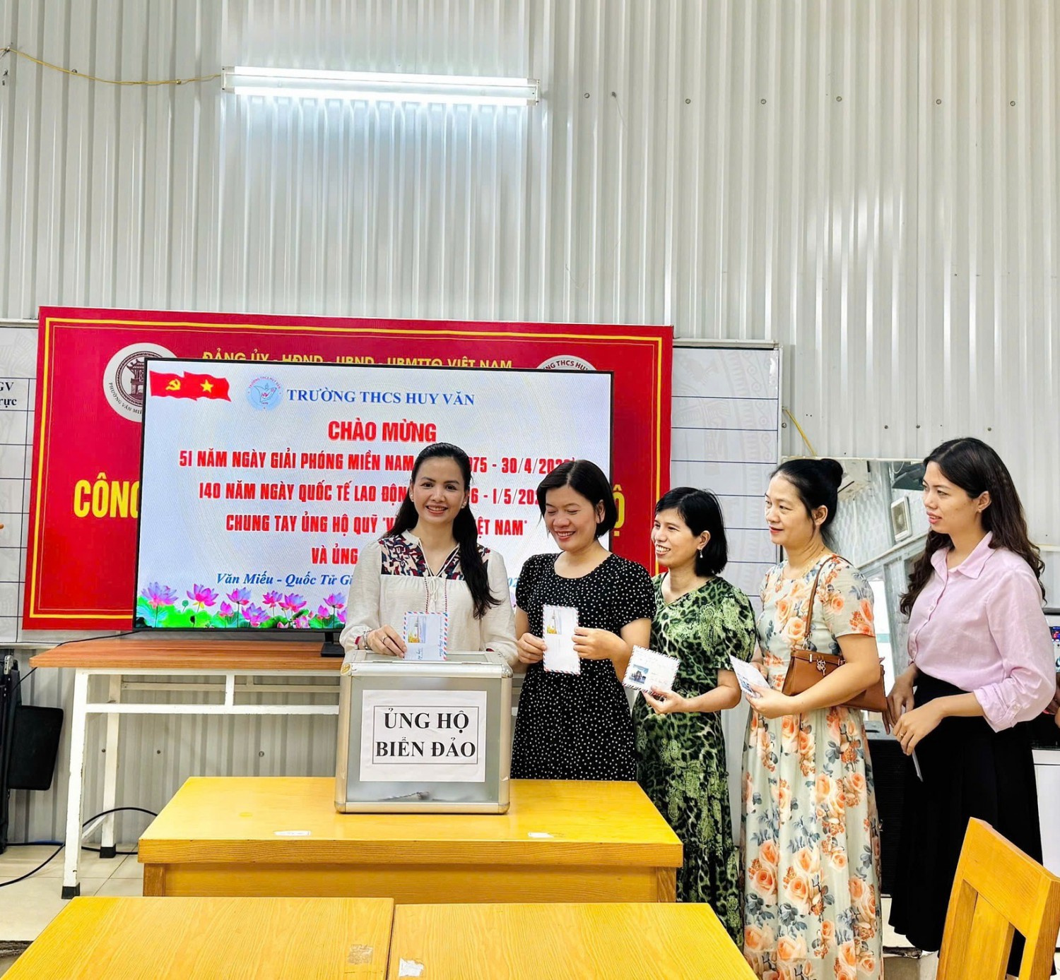 Trường THCS Huy Văn phát động ủng hộ quỹ “Vì biển, đảo Việt Nam và Ủng hộ quỹ thiên tai tại Hà Nội năm 2026”